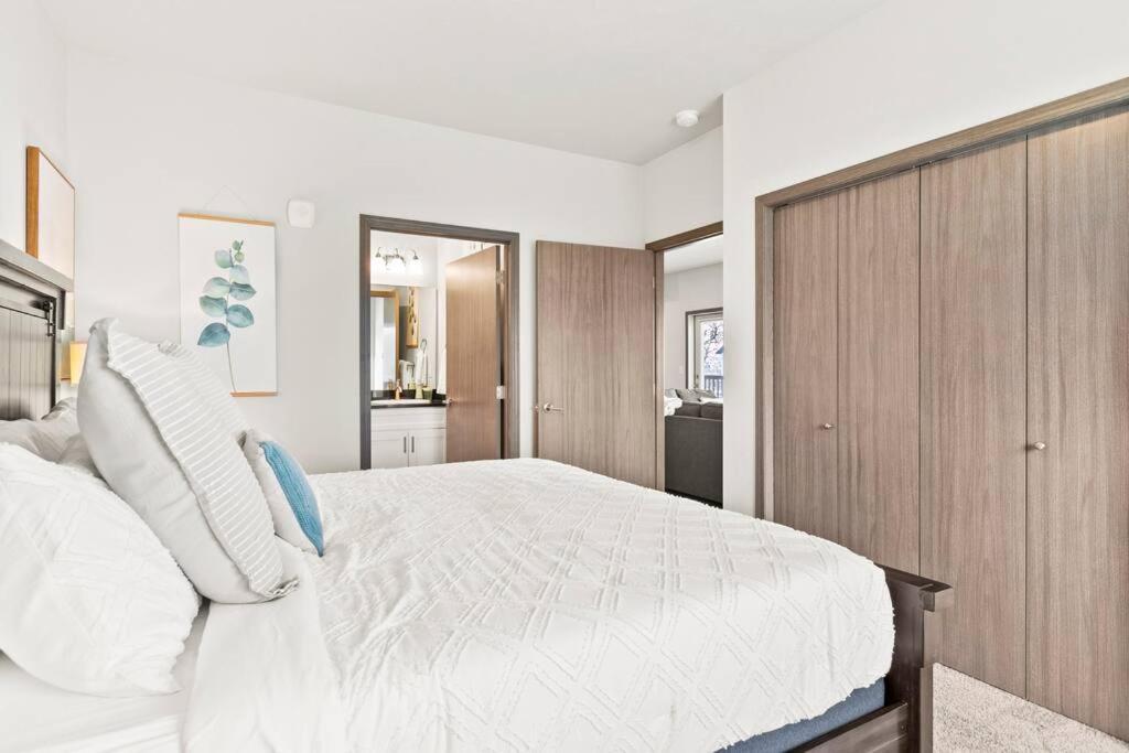 Spacious New 2 Bed 2 Bath Apt By Downtown سبوكين المظهر الخارجي الصورة