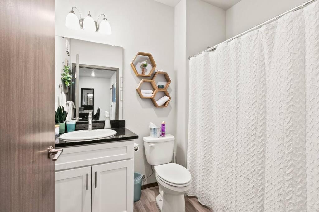 Spacious New 2 Bed 2 Bath Apt By Downtown سبوكين المظهر الخارجي الصورة