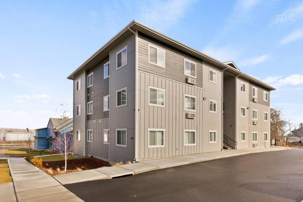 Spacious New 2 Bed 2 Bath Apt By Downtown سبوكين المظهر الخارجي الصورة