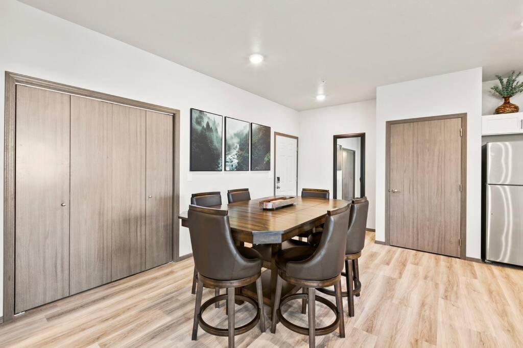 Spacious New 2 Bed 2 Bath Apt By Downtown سبوكين المظهر الخارجي الصورة